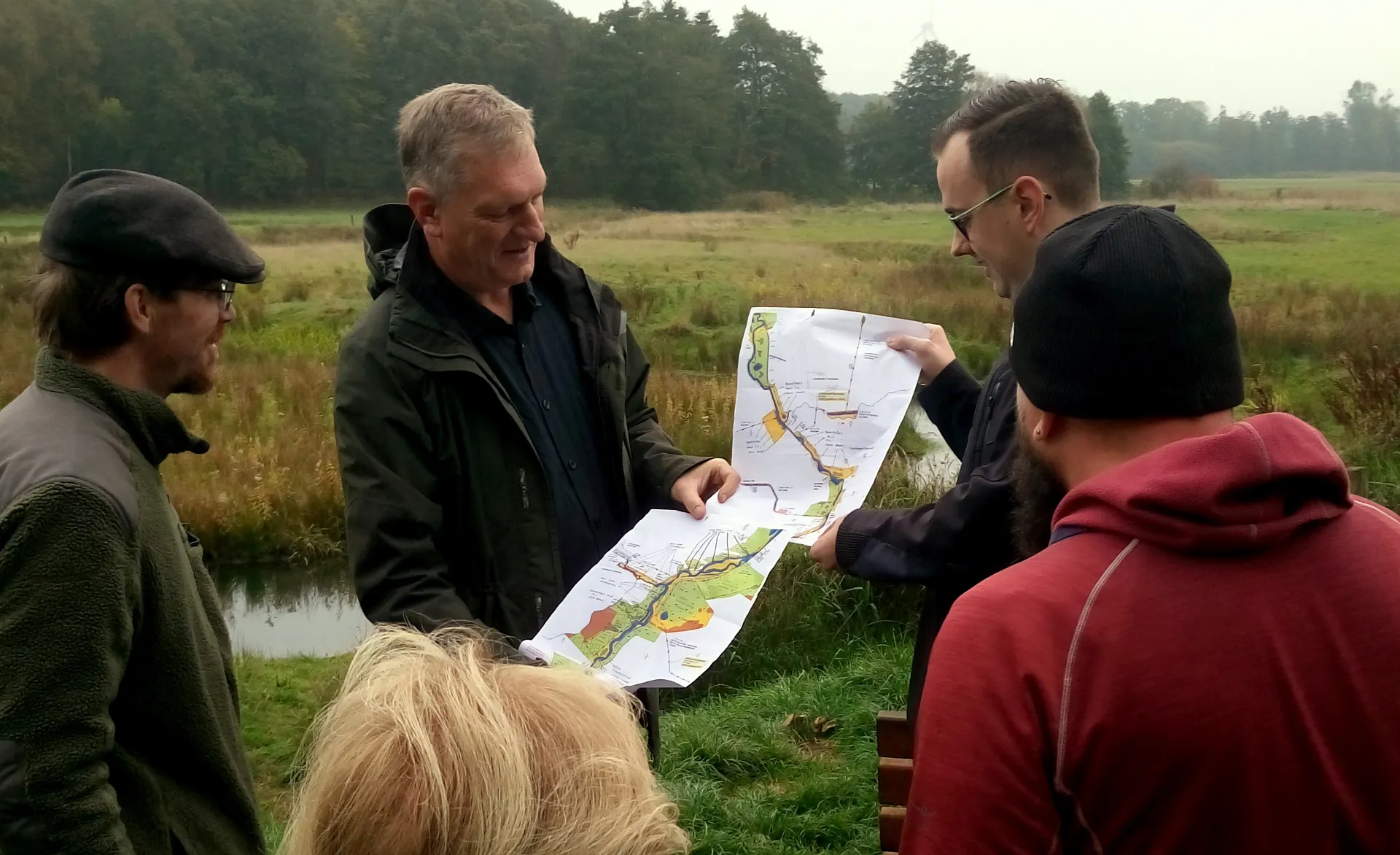Präsentation eines Hochwasser- und Naturschutzprojektes von agwa vor Ort